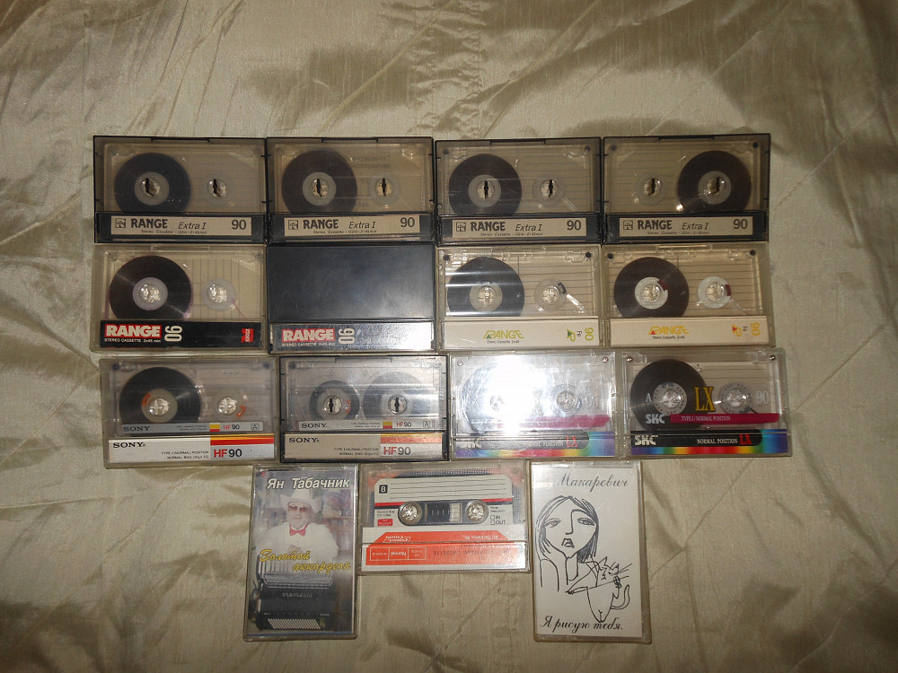 15 кассет. Аудиокассеты с записями.
