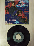 Thompson Twins ‎– Hold Me Now\Arista ‎– 106 037, Vinyl, 7", 45 RPM, Single\Europe\1983