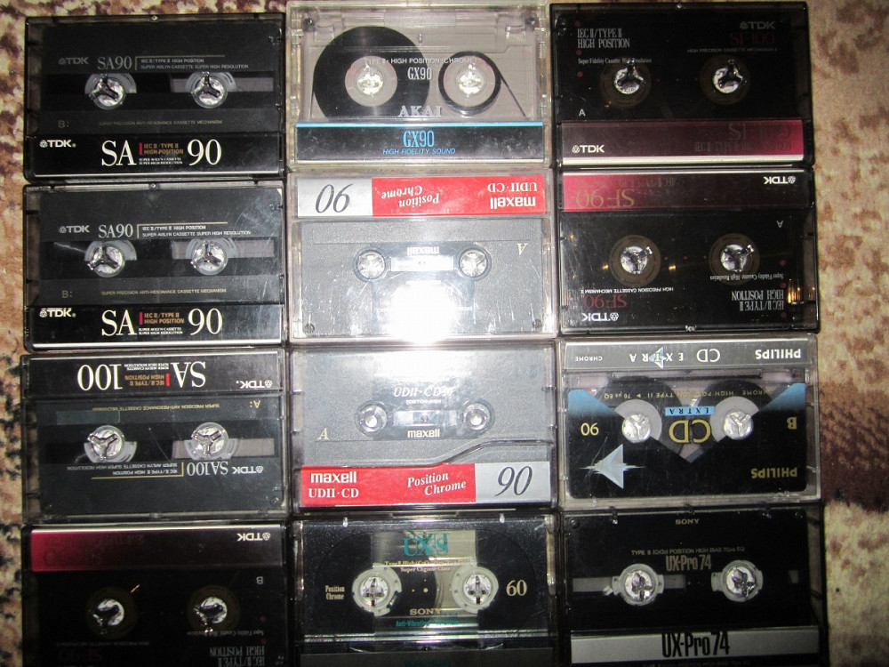 Продам кассеты. Виды кассет. Аудиокассеты 2 типа. Кассета Тип 4. Меридиан Мурманск кассеты продают.
