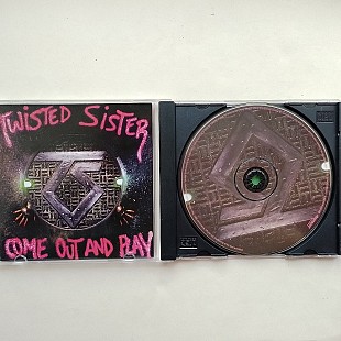 Twisted Sister Come out and play