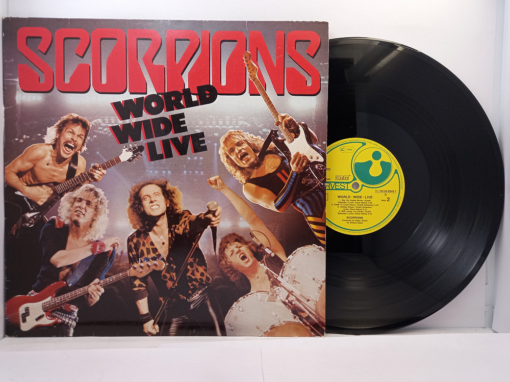 Scorpions world. Scorpions World wide Live LP. Scorpions пластинки. Scorpions World wide Live LP С плакатом. Scorpions World wide Live LP +poster.