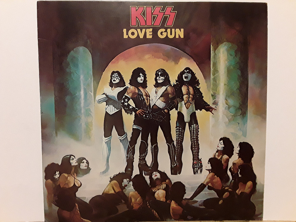 Фото kiss love gun