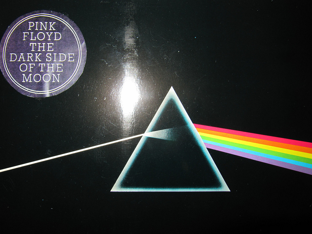 Пинк флойд альбомы обратная сторона. Пинк Флойд Dark Side of the Moon. Пинк Флойд лейбл. Pink Floyd Dark Side.