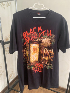 Продам абсолютно новую фирменную футболку ( BLACK SABBATH ) размер XL.