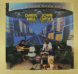 Daryl Hall & John Oates - Bigger Than Both Of Us (Англия, RCA Victor)