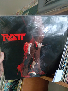 Ratt – Ratt (отдельный альбом из 6 треков, вышел в 1983), 790 245, Germany (выглядит ЕХ, играет NM