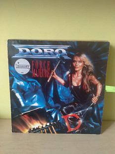 Doro – Force Majeure, 1-й альбом, 1989, Vertigo – 838 016-1, Europe (ЕХ, ЕХ+/ЕХ+, рельефная обложка