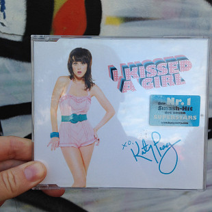Katy Perry – I Kissed A Girl (single CD) 2008 Capitol Records – 509992 36709 2 1