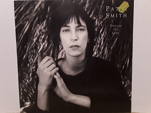 Patti Smith "Dream Of Life" 1988 г. (Made in Germany, NM+)
