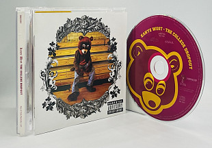 Kanye West – The College Dropout (2004, U.K.)