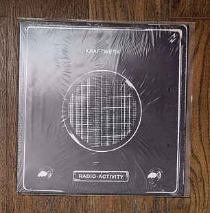 Kraftwerk – Radio-Activity LP 12", произв. USA