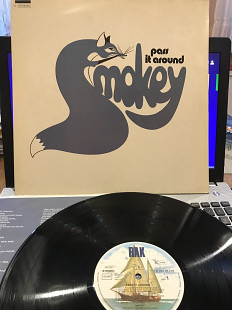 Пластинка Smokey " "Pass It Around" 2 th album