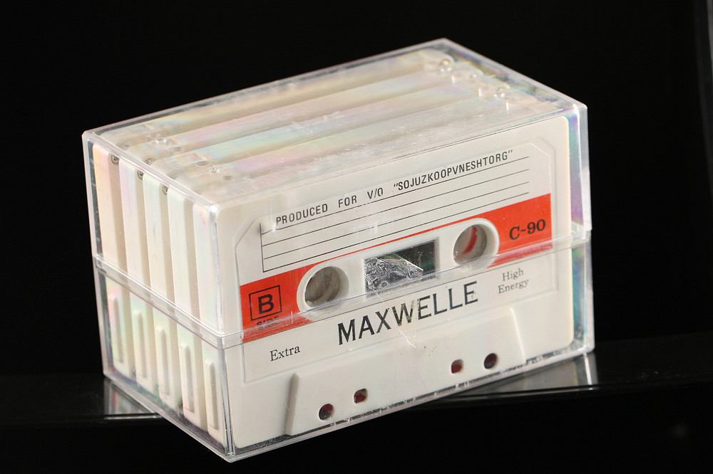На каждой кассете. Maxwelle c-90 Cassette. Аудиокассета Maxell c 60 вкладыш. Toshiba c90t аудиокассета. Аудиокассета BASF Master Chrome super II 60 (Reel-to-Reel).