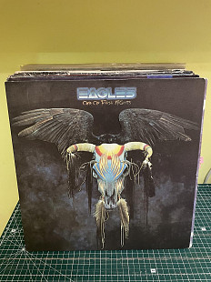 Eagles – One Of These Nights, 1975 (4-й альбом, 1975), SYLA 8759, Gr.Britain (ЕХ+/ЕХ+, тесненный к