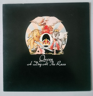 Queen – A Day At The Races (1976, Elektra P-10300E, GF, OIS, Japan)