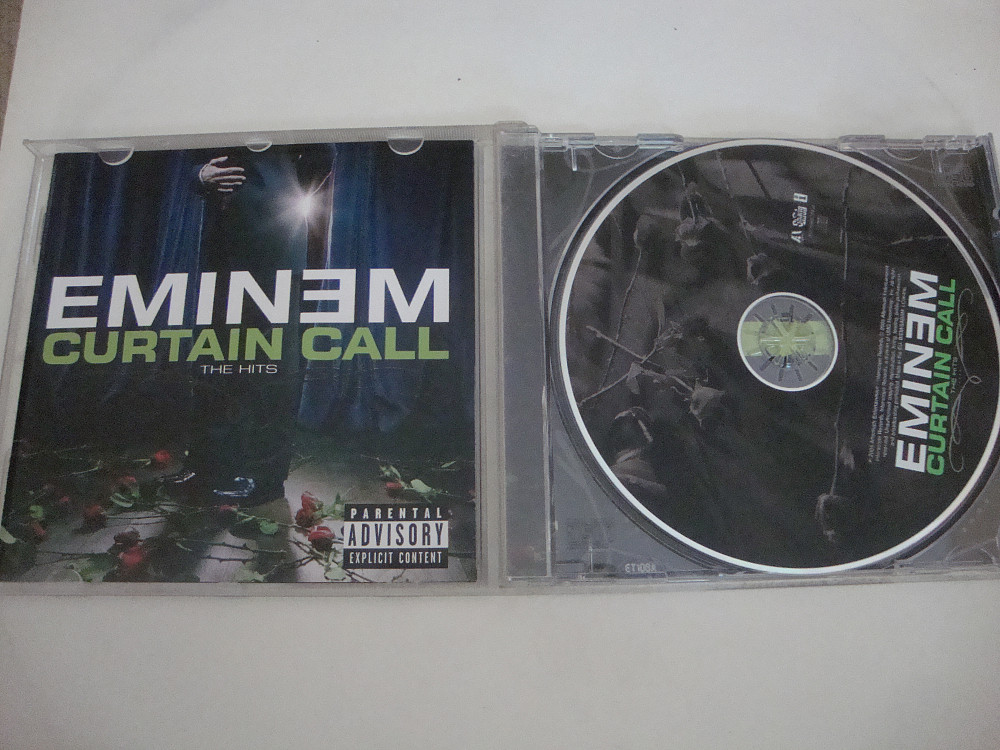 Eminem curtain call. Eminem Curtain Call диск. Eminem. Curtain Call. The Hits. 2005. Эминема Curtain Call. Eminem Curtain Call the Hits винил.
