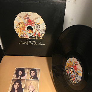 QUEEN – A DAY AT THE RACES
