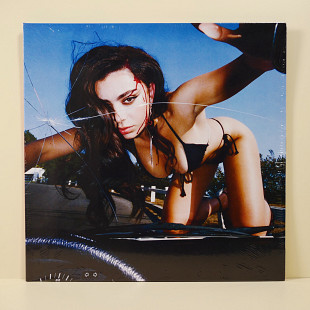 Charli XCX – Crash