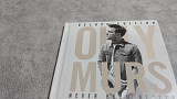 Olly Murs - Never Been Better. Deluxe Hardback Book Edition . фирменный cd