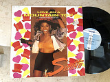 Sinitta – Love On A Mountain Top (An Everlasting Knight Mix) ( Germany ) 12", 45 RPM, Single