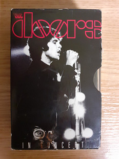 Комплект из 2 фирменных аудиокассет The Doors ‎– In Concert