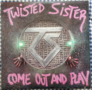 Twisted Sister – Come Out And Play