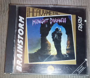 Midnight Darkness – Holding The Night