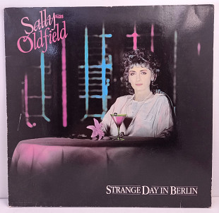 Sally Oldfield – Strange Day In Berlin LP 12" (Прайс 47914)