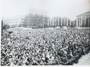Червона рута-93, фестиваль. Донецьк. Публіка перед сценою