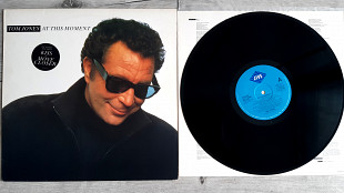 TOM JONES AT THIS MOMENT - KISS ( JIVE 244 985 - 1 A2/B2 ) STICKER 1989 GERMANY
