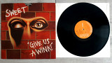 SWEET GIVE US A WINK ( CAPITOL RS 1036 A4/B4 ) DIE CUT COVER 1976 ENGL