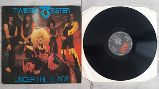 TWISTED SISTER UNDER THE BLADE ( SECRET RERECOTDS INT 148.902 A1/B2 ) 1982 GERMANY