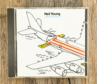 Neil Young - Landing On Water (США)