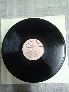 Поет Николай Кондратюк.