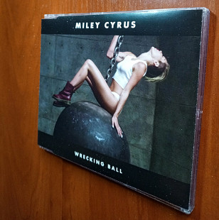 Miley Cyrus – Wrecking Ball