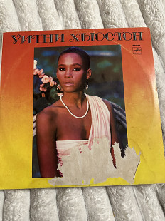 Вітні Хʼюстон дебютний альбом