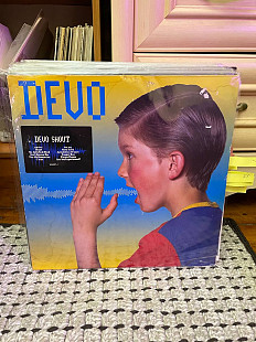 Devo – Shout (6-й альбом), 1984, 925 097, Europe (NM-/VG+, был подмочен, вставка) - 850 - 40% (уценк