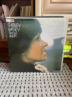 Shirley Bassey – The Shirley Bassey Singles Album, 1975, UAS 29728, Canada (ЕХ+/NM-, глянец) - 500 (