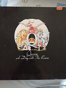 Queen a day at the races