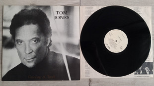 TOM JONES CARRYNG A TORCH ( DOVER 1C064 - 32 1821 1 A1/B1 ) 1991 GER