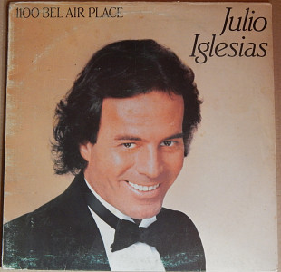 Julio Iglesias – 1100 Bel Air Place (CBS – CBS 86308, Italy) inner sleeve VG+/NM-
