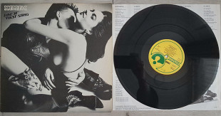 SCORPIONS LOVE AT FIRST STING ( HARVEST 1C064-240007 1 A1/B1 ) 1984 EEC