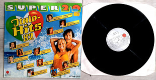 ITALO HITS 82 SUPER 20 ADRIANO CELENTANO, UMBERTO TOZZI, RICCARDO FOGLI …. ( ARIOLA 204 787 A2/B2 ) 1