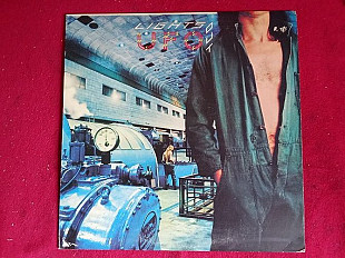 UFO (5) – Lights Out