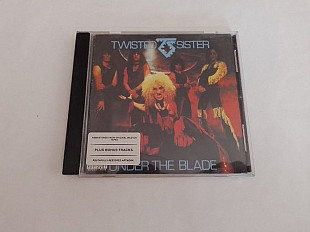 Twisted Sister Under the Blade