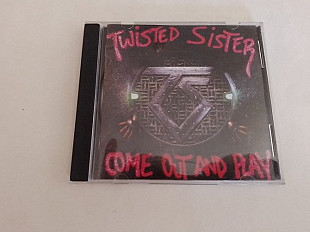 Twisted Sister Come out and play