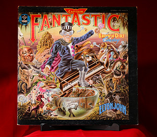 Elton John – Captain Fantastic And The Brown Dirt Cowboy - 1975 - Japan.