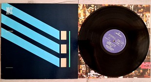 10 CC ( ex RAMASES ) WINDOWS IN THE JUNGLE ( MERCURY 814 007-1 1Y/2Y ) with 3 windows 1983 GERMANY