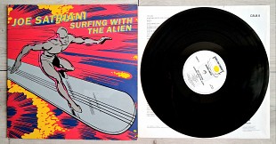 JOE SATRIANI SURFIN WITH THE ALIEN… ( FOOD FOR THOUGHT GRUB 8 A1/B1 ) 1987 ENGL