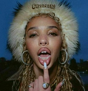 FKA Twigs - Caprisongs (Indies) (Colour Vinyl) (LP)